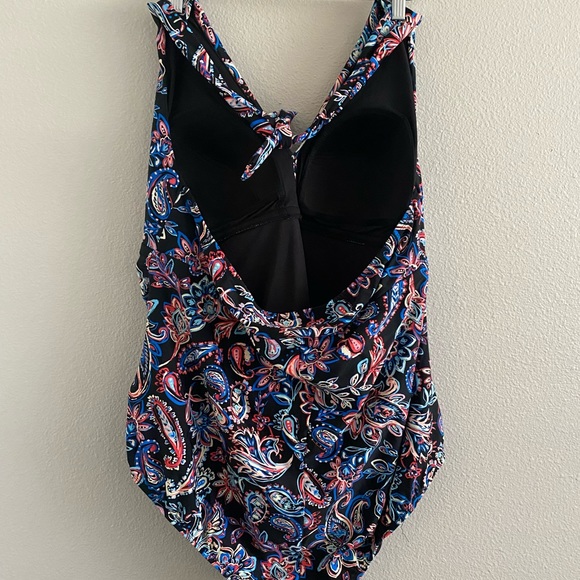 Time & Tru Women’s Halter V-neck Paisley 1Pc Swimsuit Plus Size 2X (20W-22W) NEW - Picture 6 of 8
